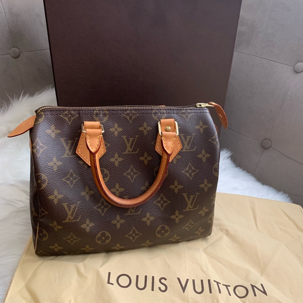 ⛔️SOLD⛔️ Authentic LV Speedy 25 Monogram